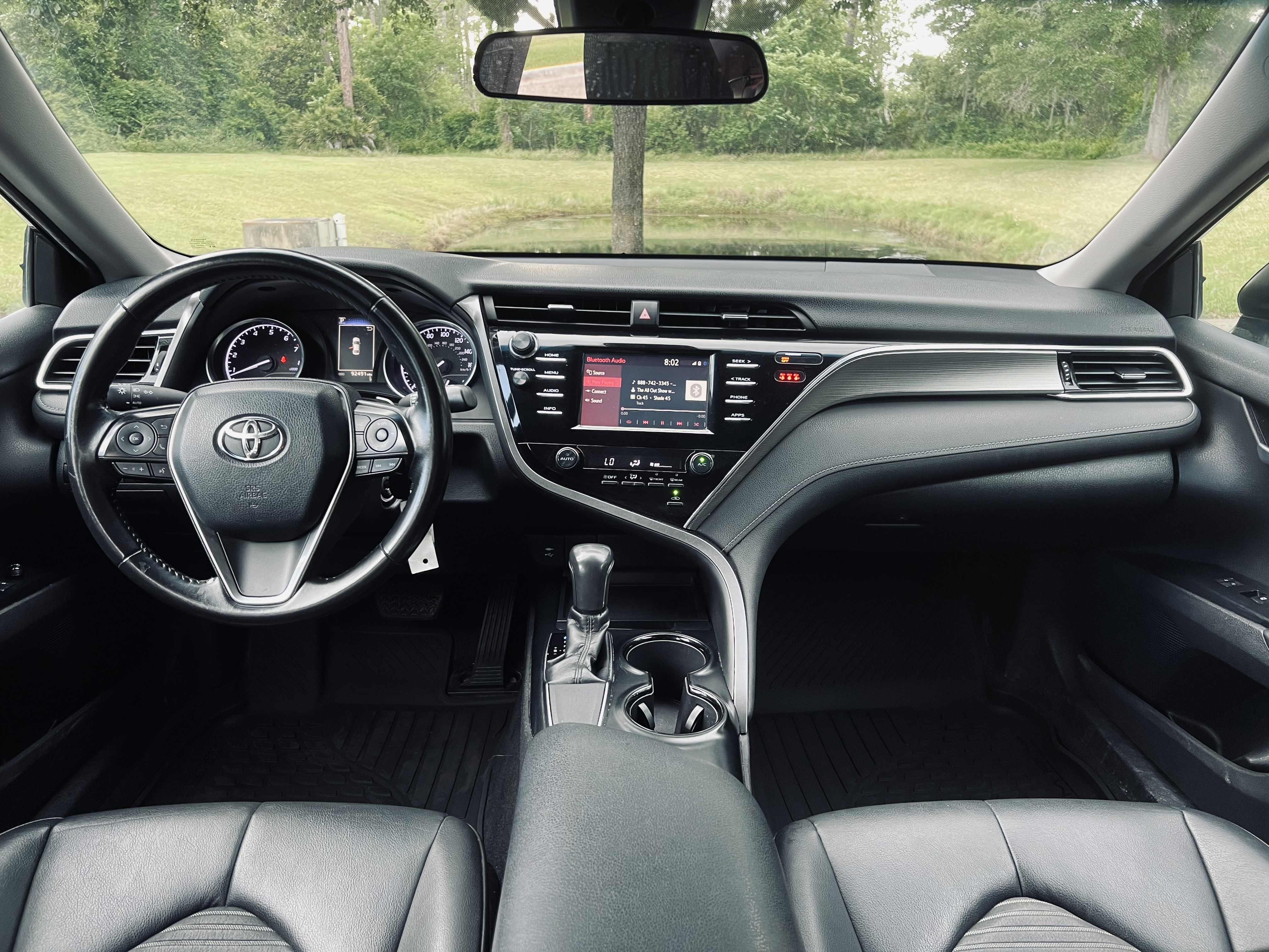 2020 Toyota Camry SE - Photo 10