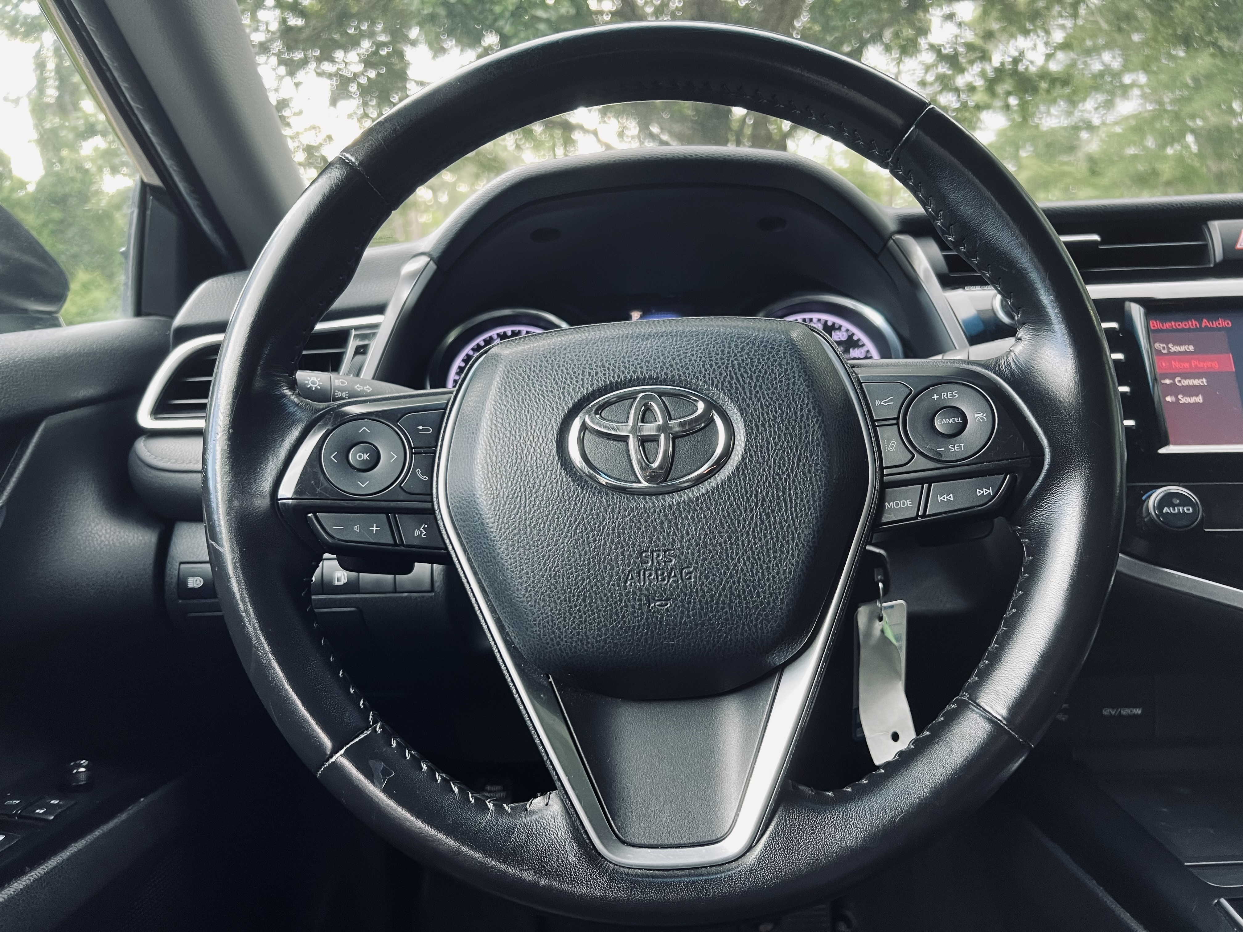 2020 Toyota Camry SE - Photo 11