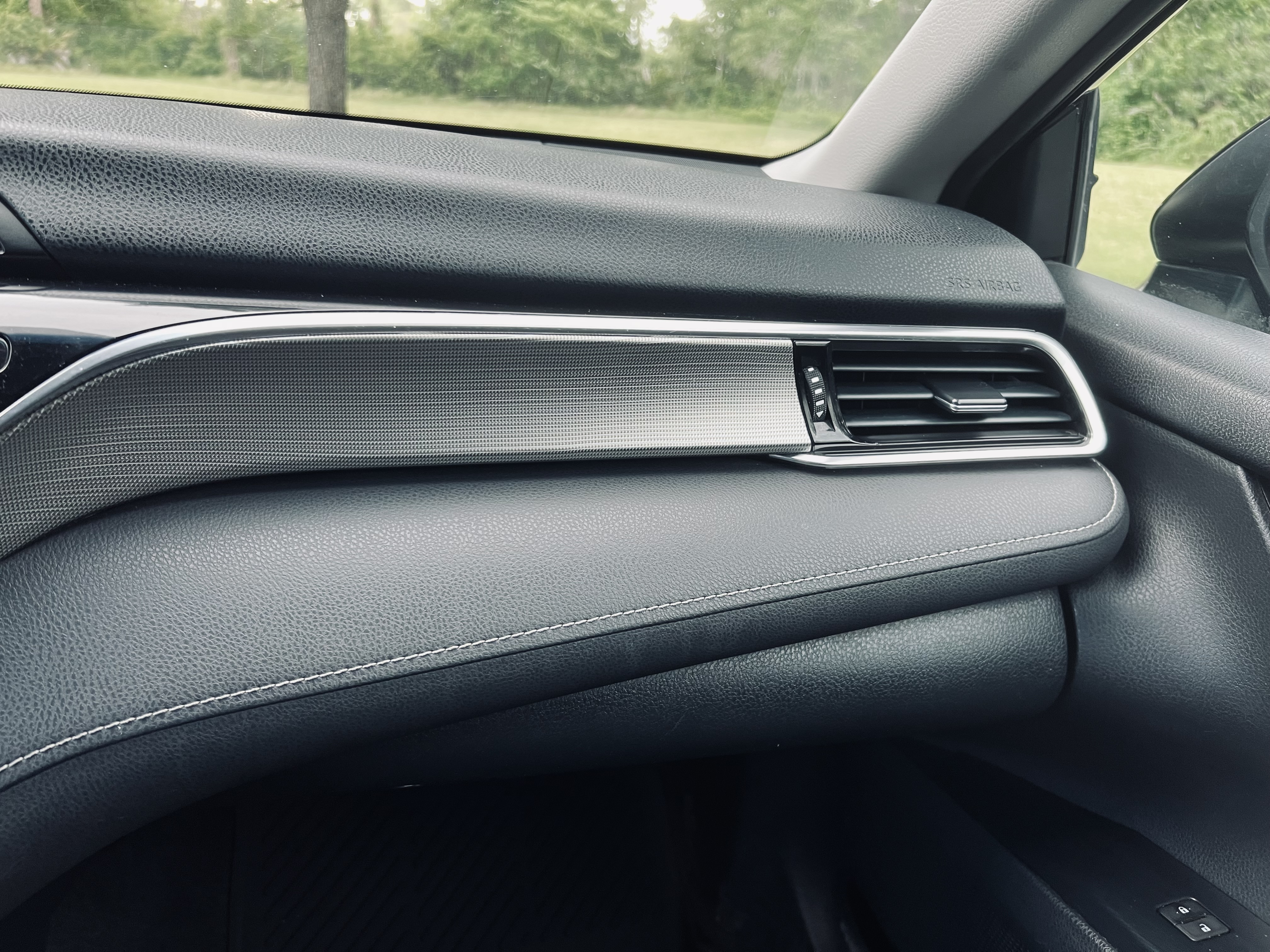 2020 Toyota Camry SE - Photo 13