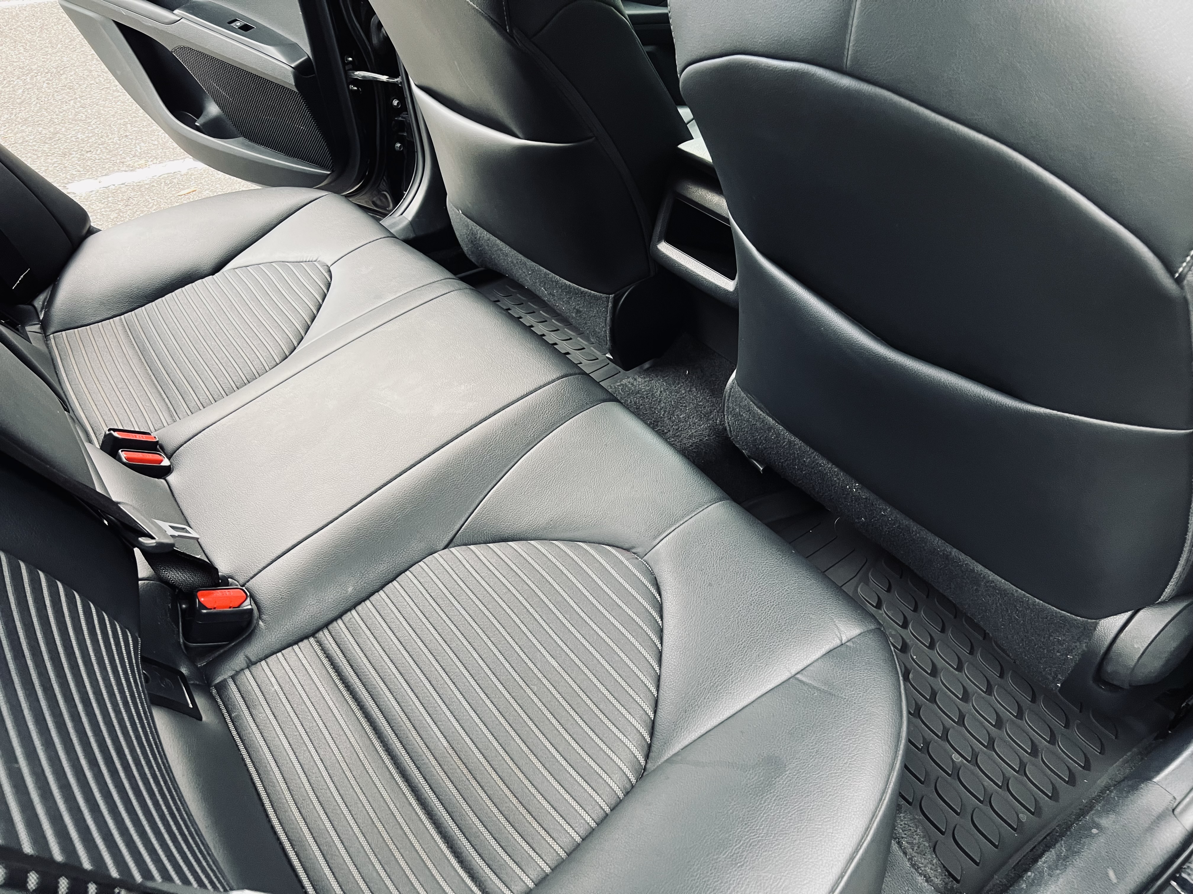 2020 Toyota Camry SE - Photo 20