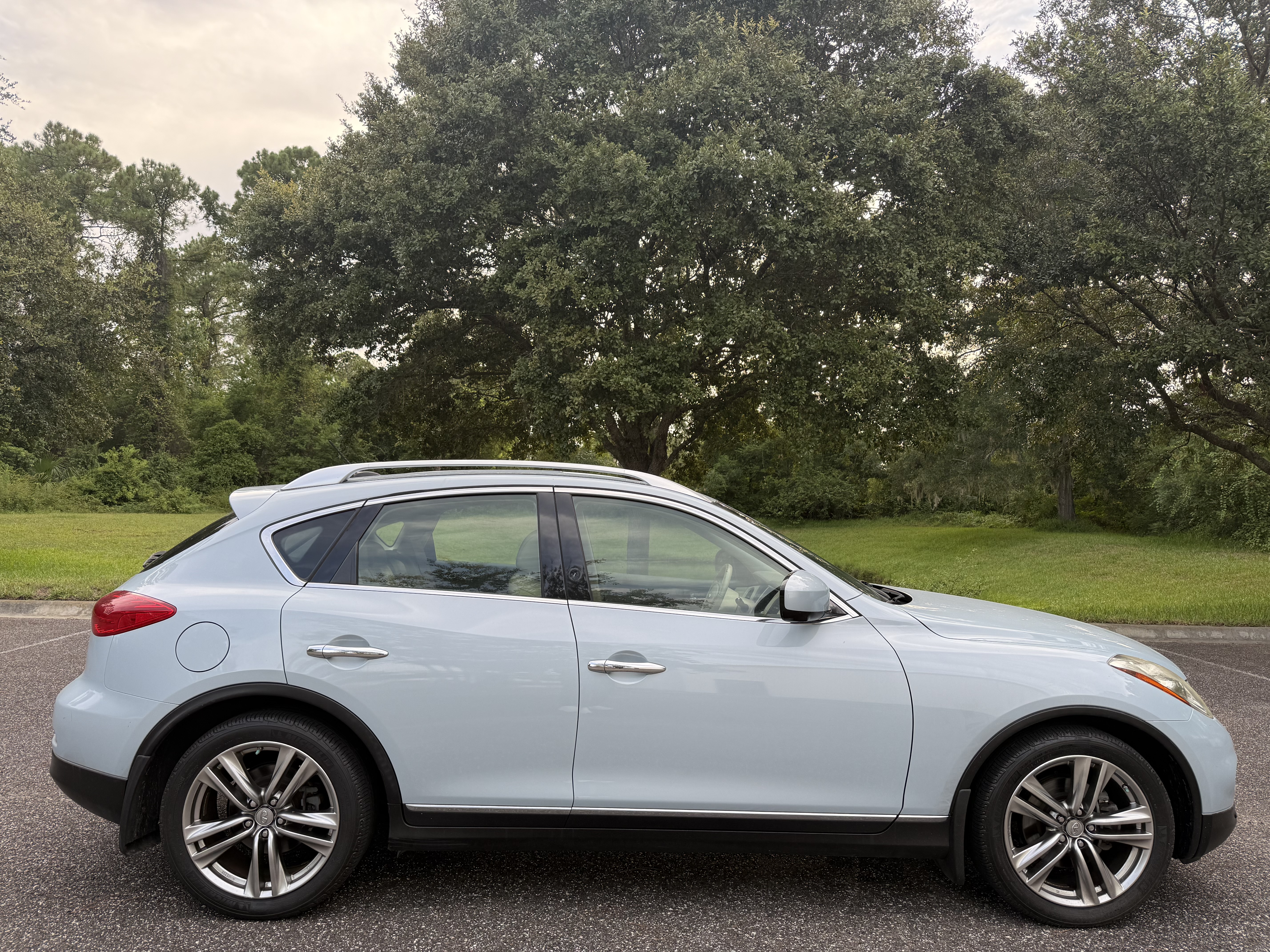 2011 INFINITI EX